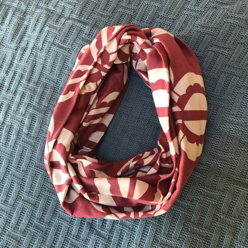 Mauve infinity scarf 🧣